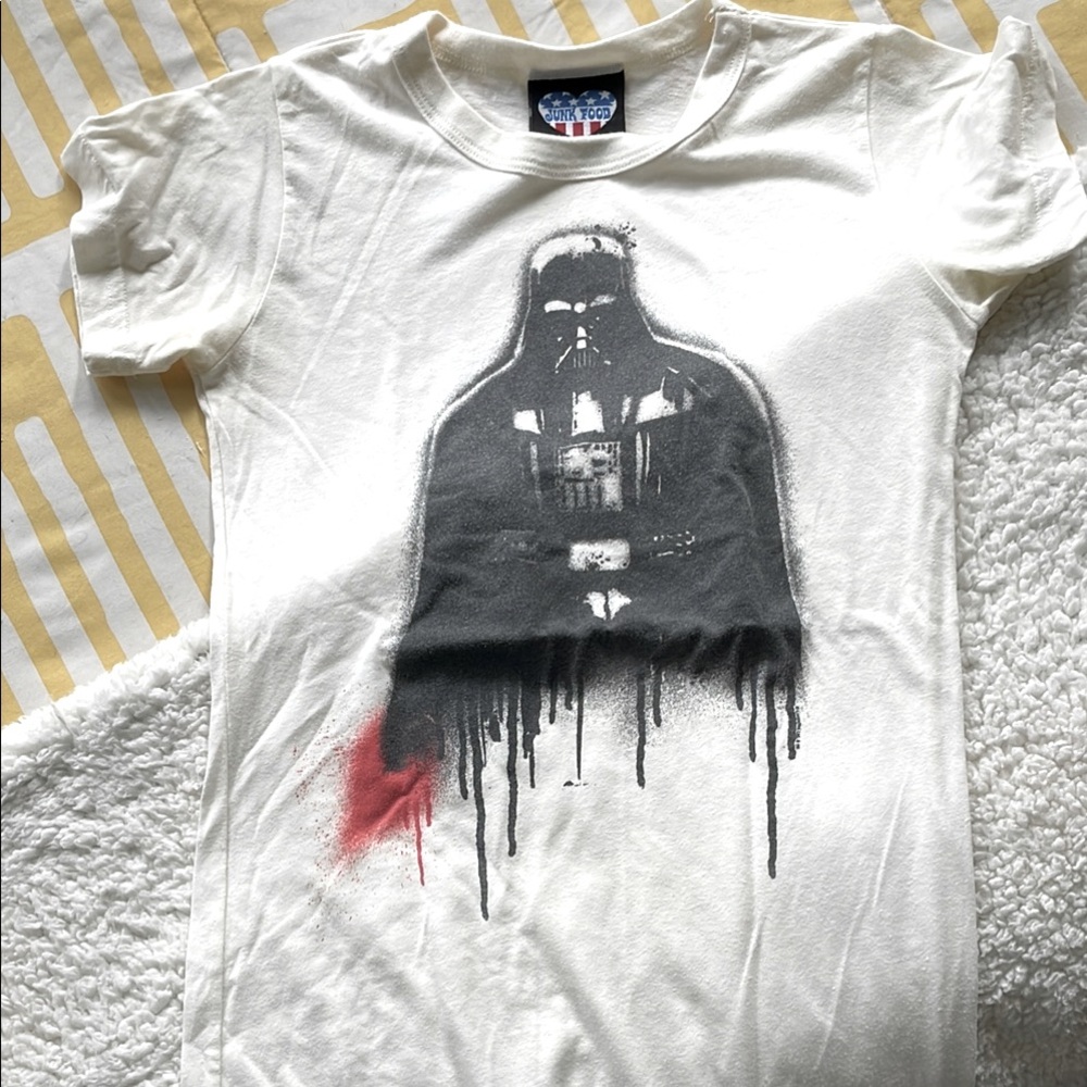 Star Wars Graphic Tee Junk food sz M